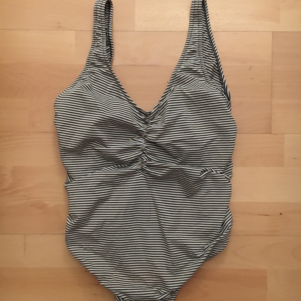 Pez D’Or Maternity Swimsuit. Size Medium 10/12